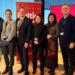 photo_5228844609977389297_y photo_5228844609977389297_y