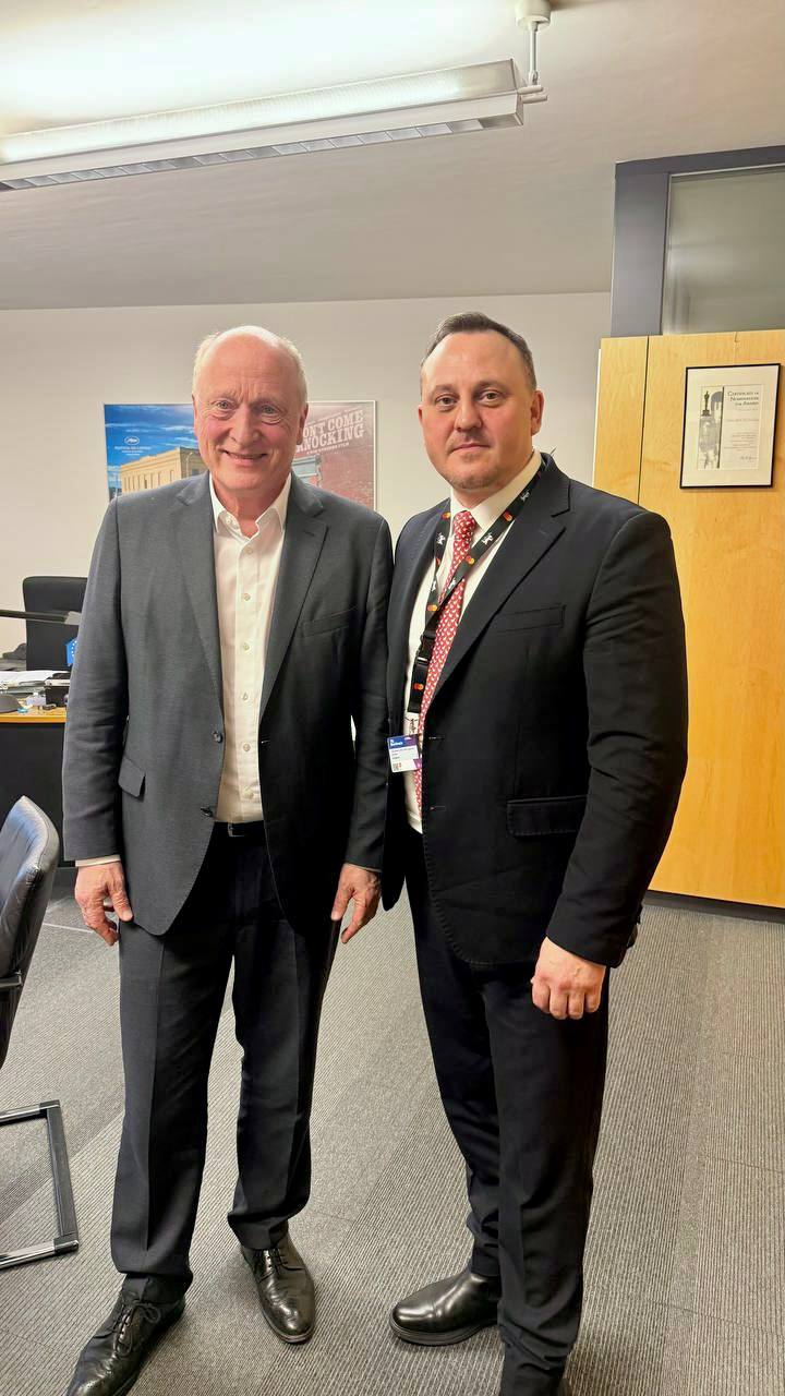 photo_5229147435236529052_y